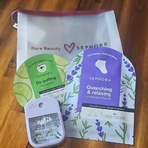 Sephora Self-Care Essentials, Footmask, De Puffing Mask & Hand Sanitizer + Bag.